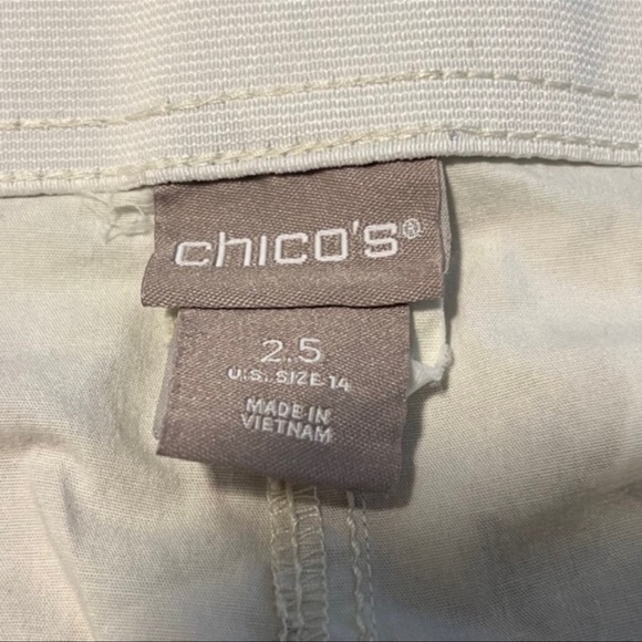 Chicos Womens Camo Cargo Pocket Mid Rise Capri Cropped Pants Stretch Sz 14 - Picture 3 of 7